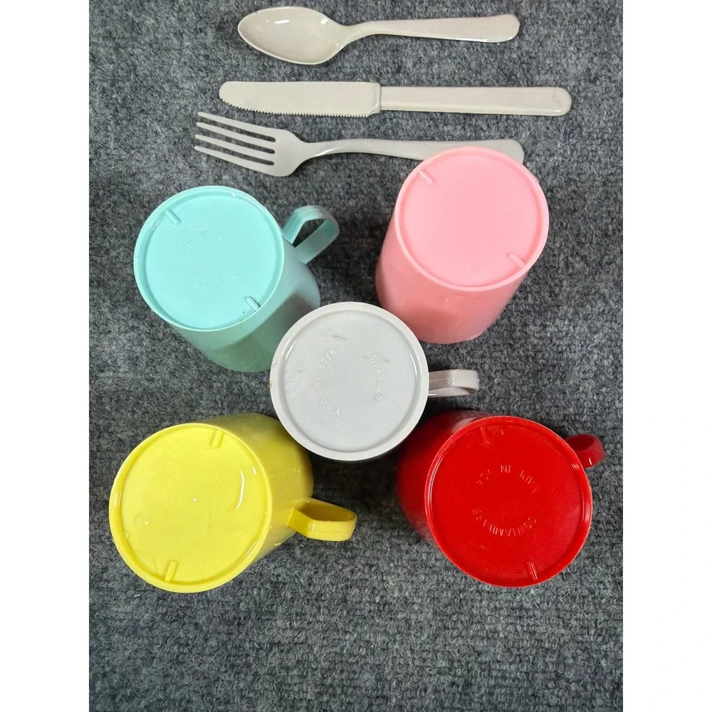 Vintage Gothamware Regaline Picnic Ware Set 5 Service Multi Color Plastic Plates